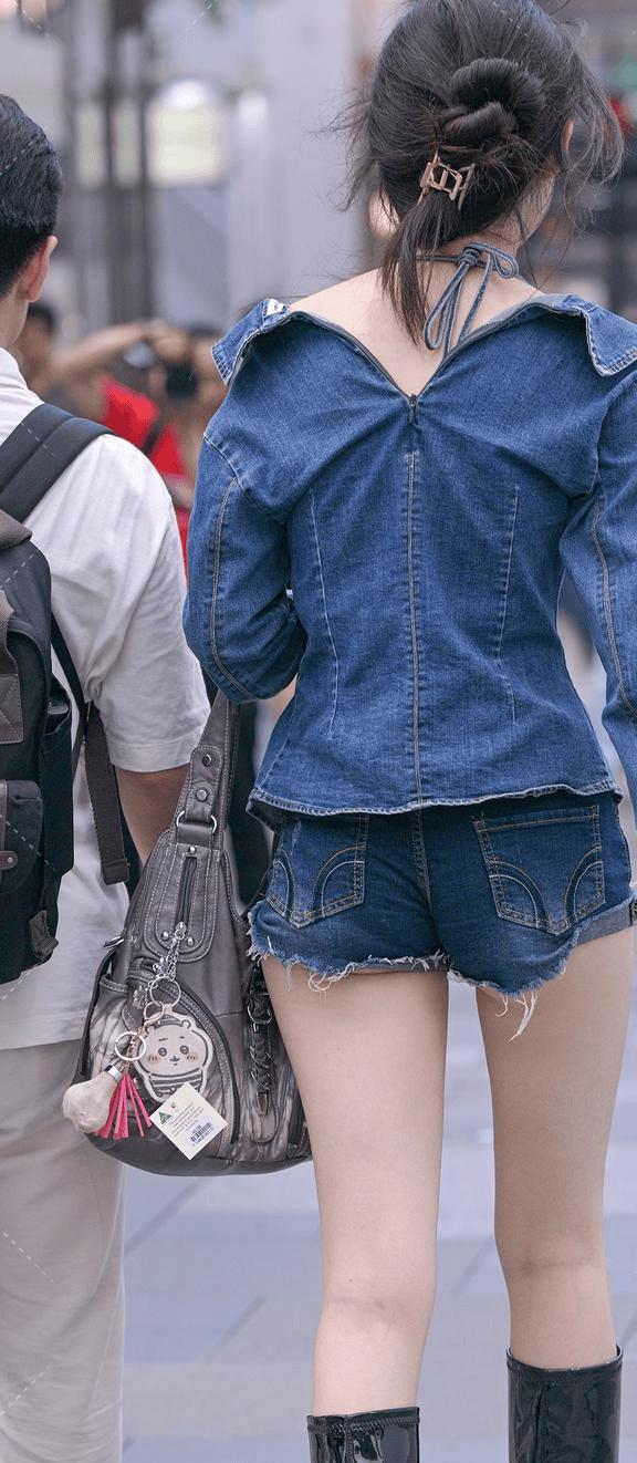 黑色皮靴 牛仔短裤风尚AG真人直营霸气与柔美