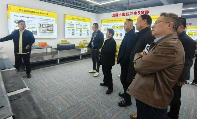防水“专家”西牛皮共话发展AG真人国际徽商秘书长走进(图3)