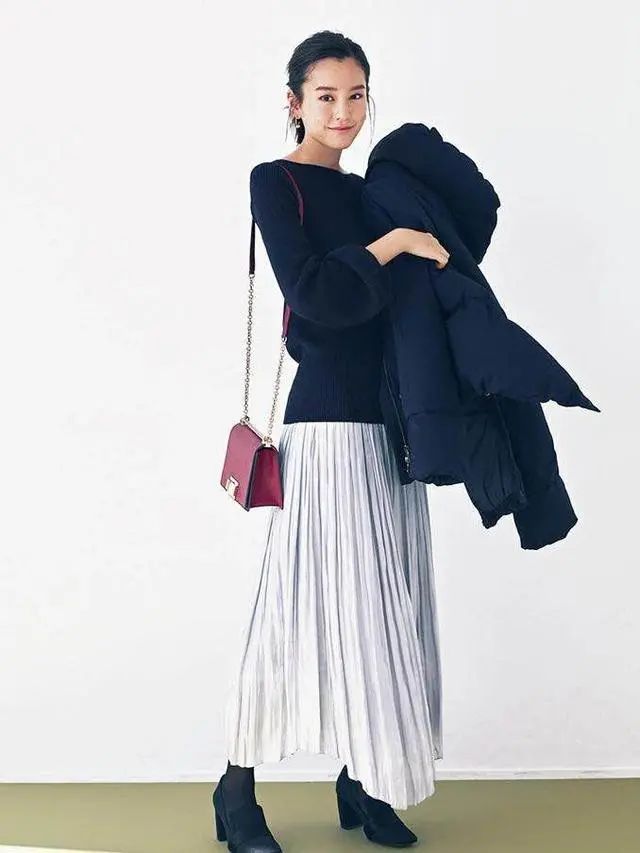 裙子配运动鞋女性时尚禁忌曝光！AG真人百家家乐APP别再穿(图11)